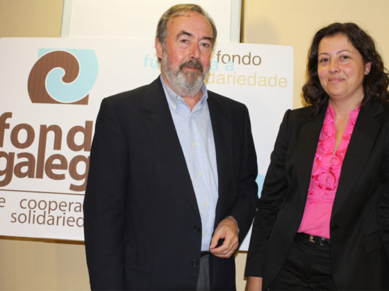 O presidente saínte, Alfredo Novoa, e a nova presidenta do Fondo Galego, Teresa París.