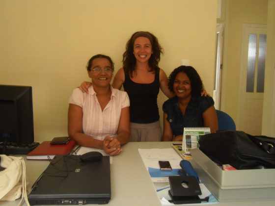 Cristina Moreiras coas súas compañeiras da Cámara do Paúl, Neusa e Liana.